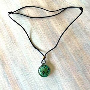 NWOT Green Flower Fused Glass Necklace.